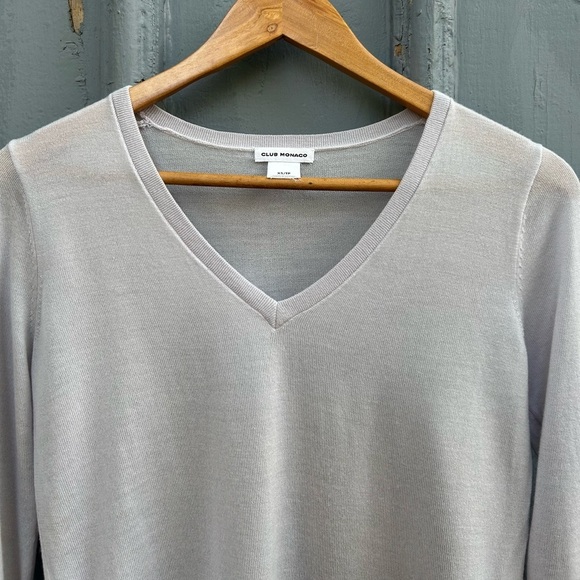 Club Monaco v neck sweater, XS - Picture 3 of 8